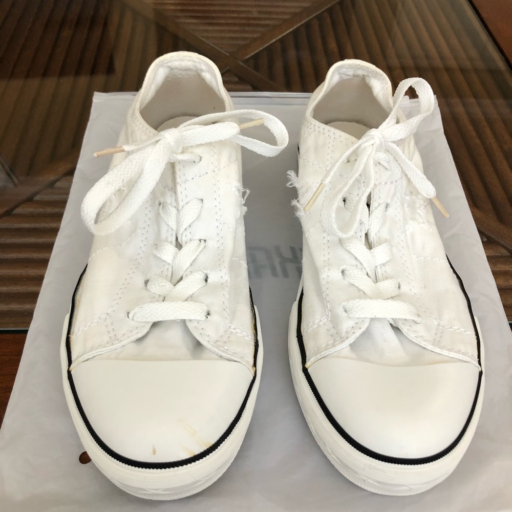 White converse